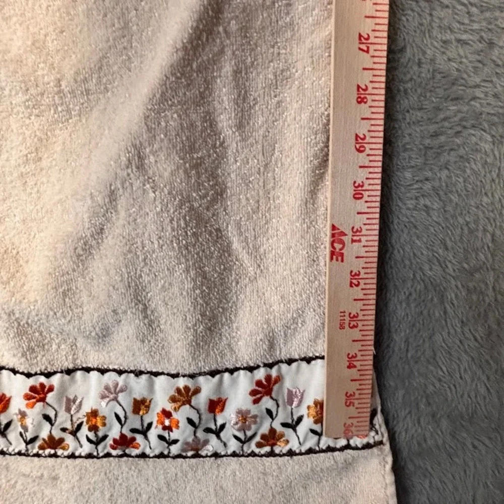 Vintage Cannon Gold Label Embroidered Floral Fringe Bath Towels Cream‎ Set of 2
